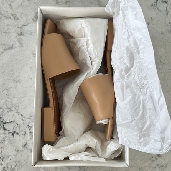 L’Intervalle beige leather sandals - Picture 2 of 7